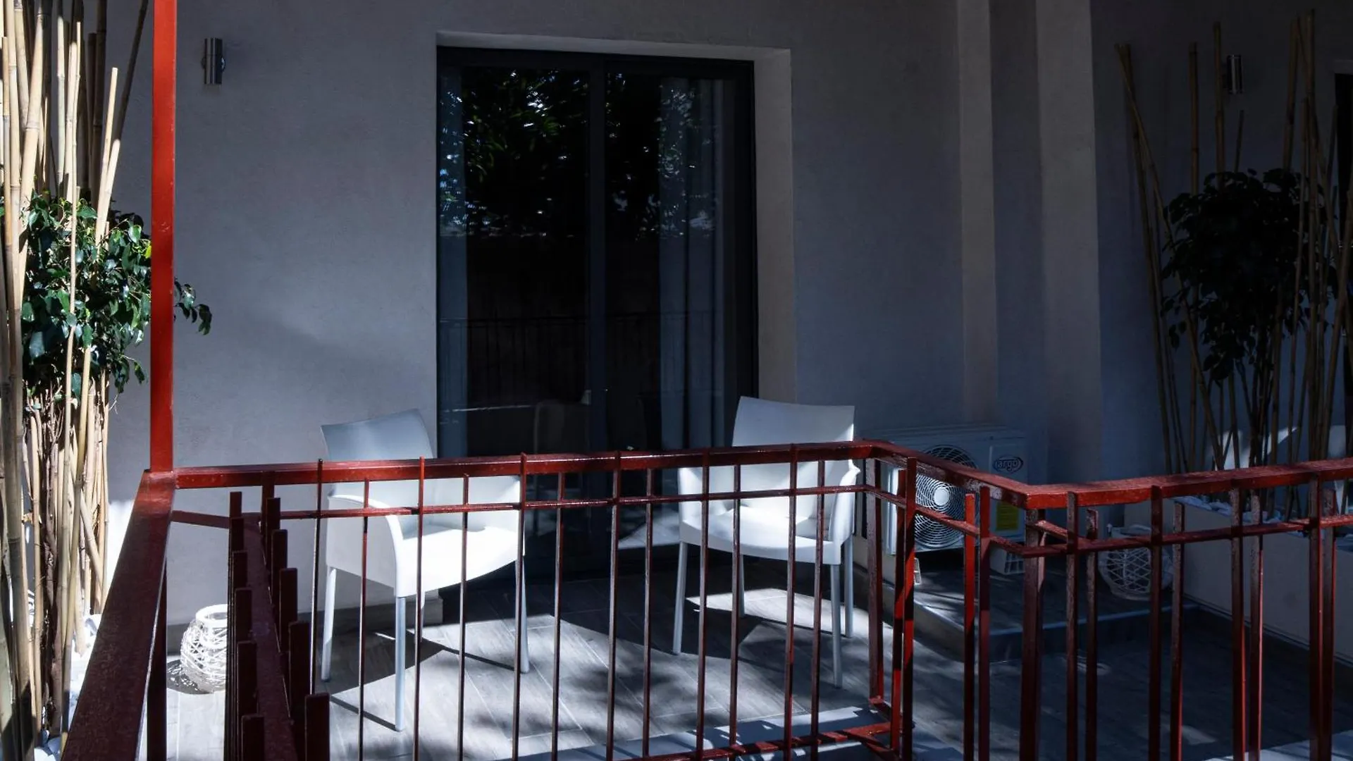 Nocleg ze śniadaniem Bed and Breakfast La Scogliera In Aci Castello Włochy